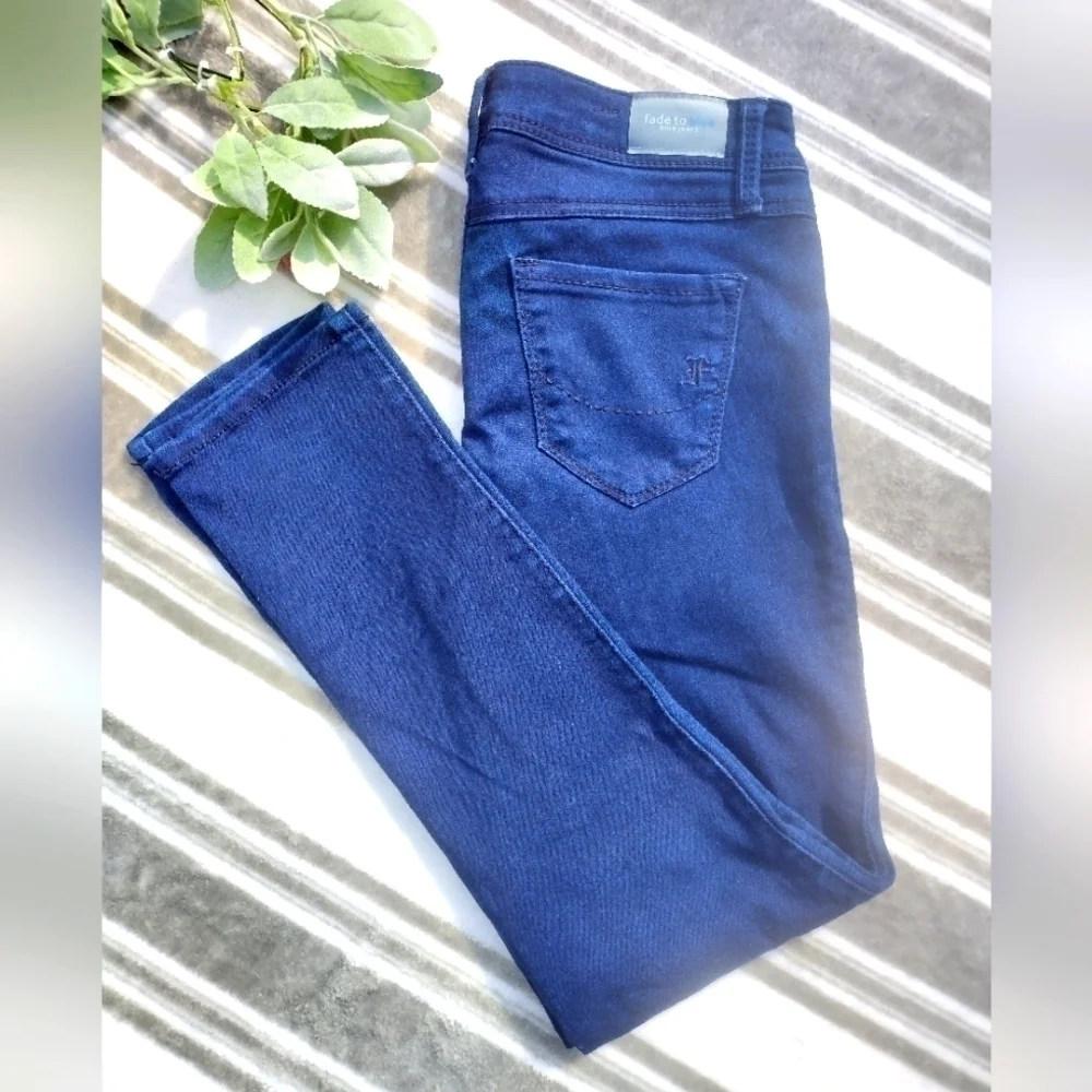 Fade to Blue Skinny Jeans size 4 dark wash stretch denim FTB pants